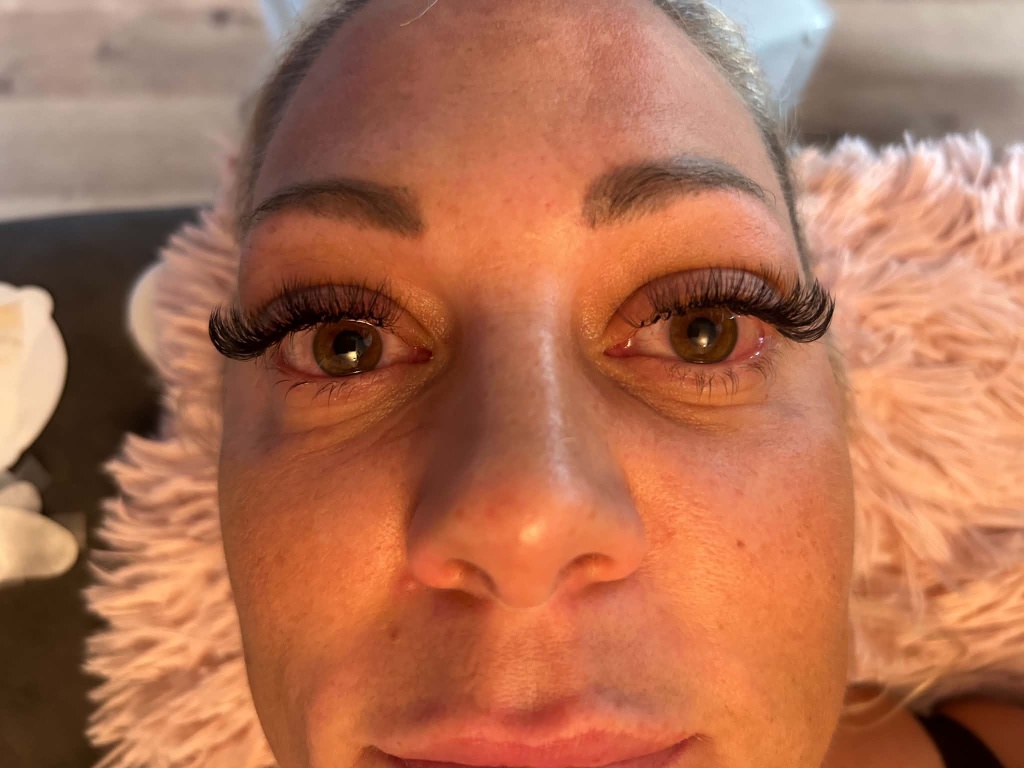 Hybrid Eyelash Extensions textured volume by Sophie McPartland