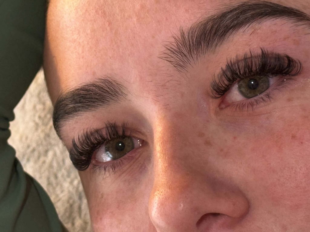 Hybrid Eyelash Extensions fluffy volume set by Sophie McPartland